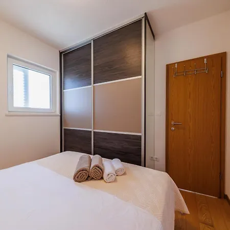 Cozy One-bedroom Apartment *
